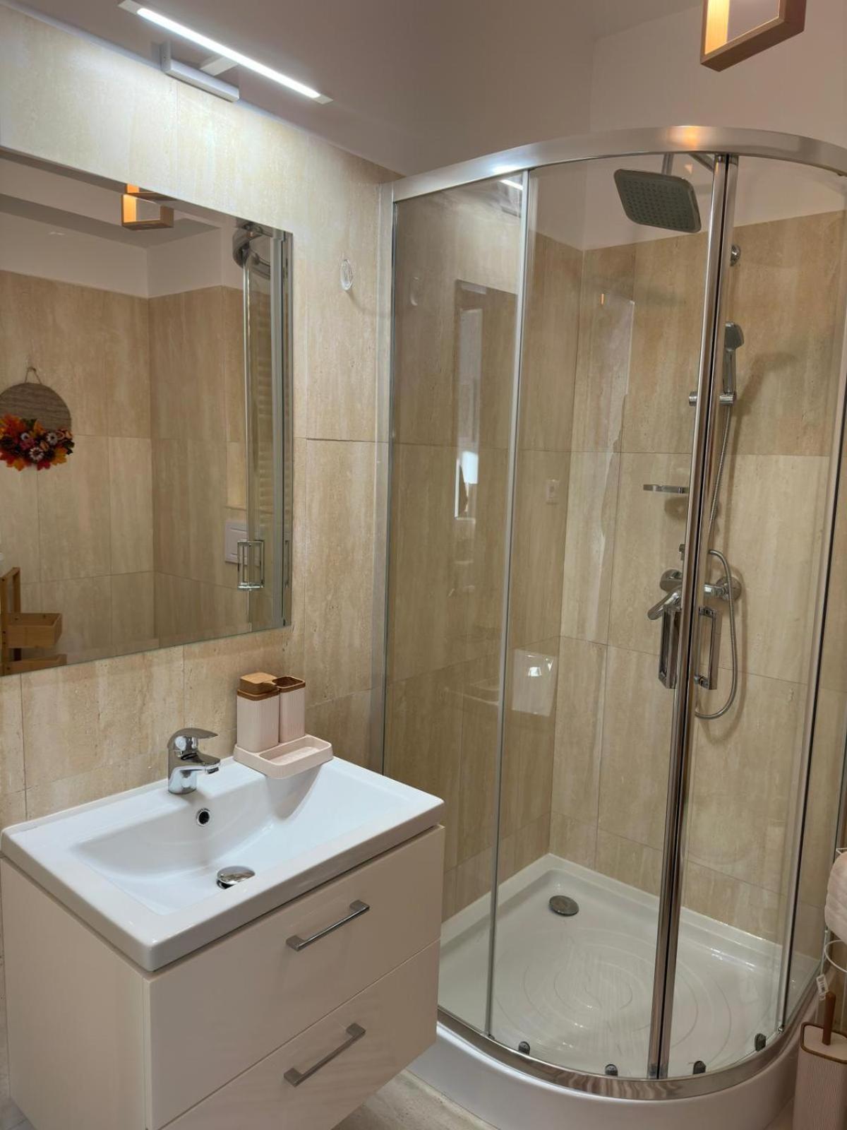 Lovely&Cozy Apartaments Palas Mall Iasi Ngoại thất bức ảnh
